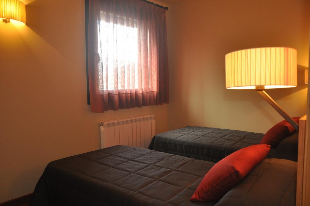 Apartaments Turístics Puigcerdà - La Closa Habitación foto